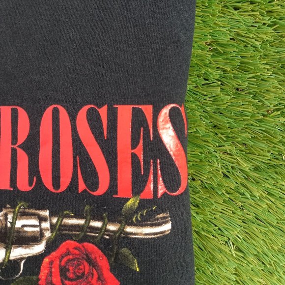 GUNS AND ROSES 06 tour concert tee - Picture 4 of 7